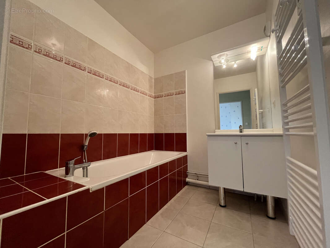 Appartement à PORT-EN-BESSIN-HUPPAIN