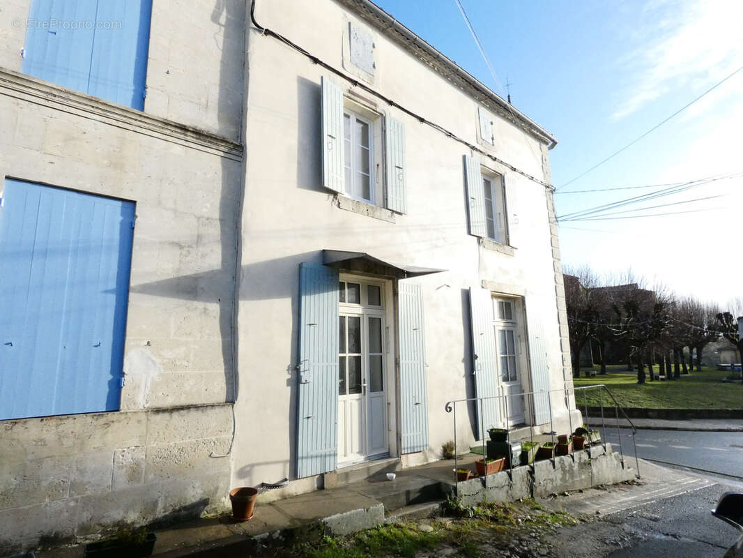 Maison à MORTAGNE-SUR-GIRONDE