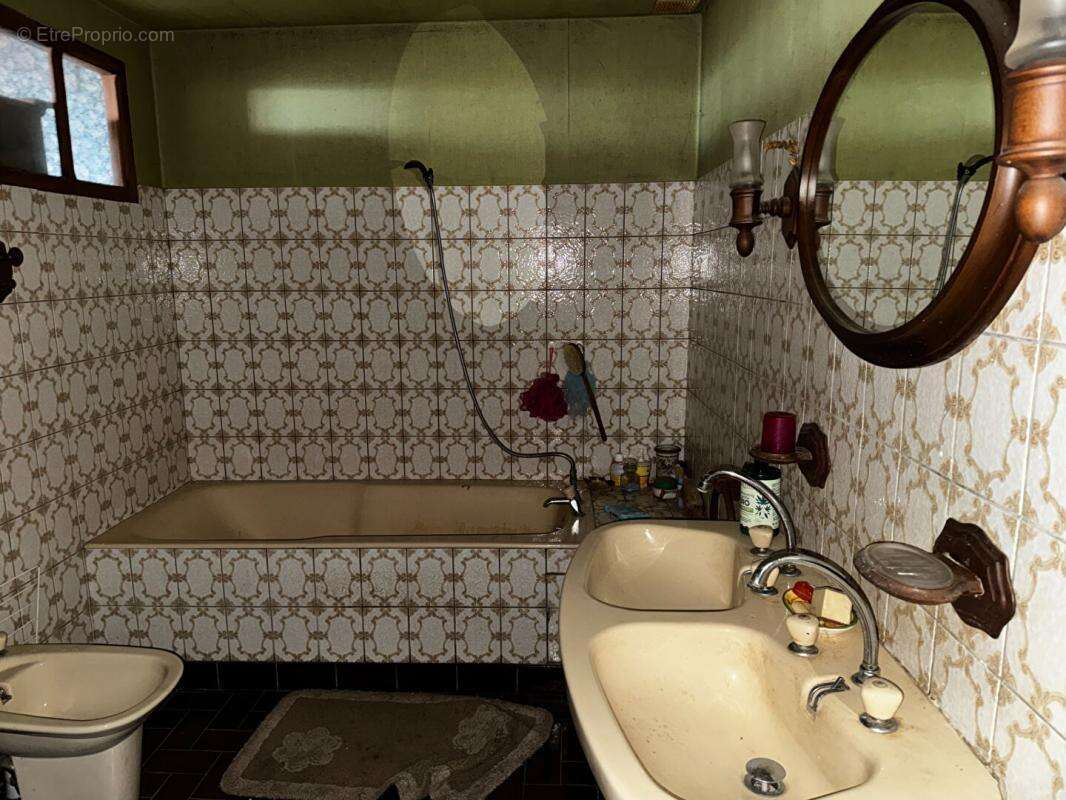 Maison de village sans vis vis 6 pièce(s) 160 m2 A RENOVER - photo 8