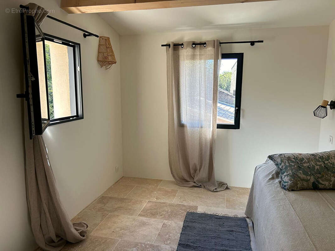 Maison à FONTVIEILLE