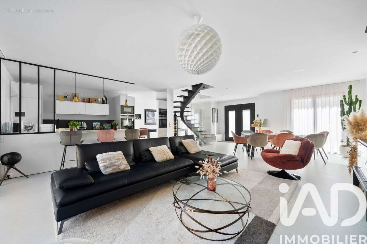 Maison 200 m² à Jouars-Pontchartrain  - photo 2