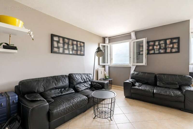 LIVRY GARGAN appartement T4 6 85 M2 cave et place de parking - photo 4