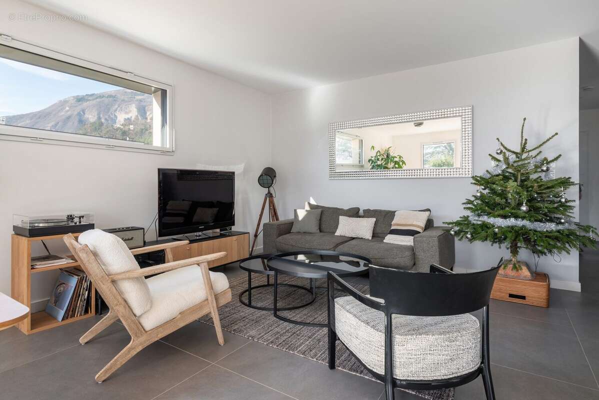 Appartement à CORENC