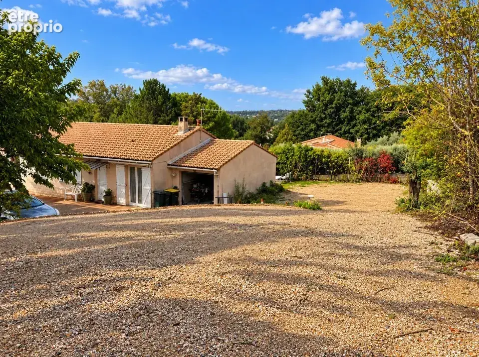 Photo Terrain à Saint-Maximin-La-Sainte-Baume au prix de 149 000€