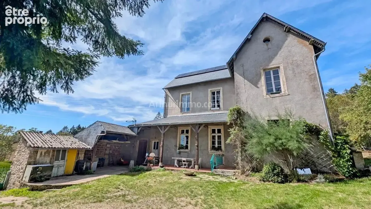 Maison à UZERCHE
