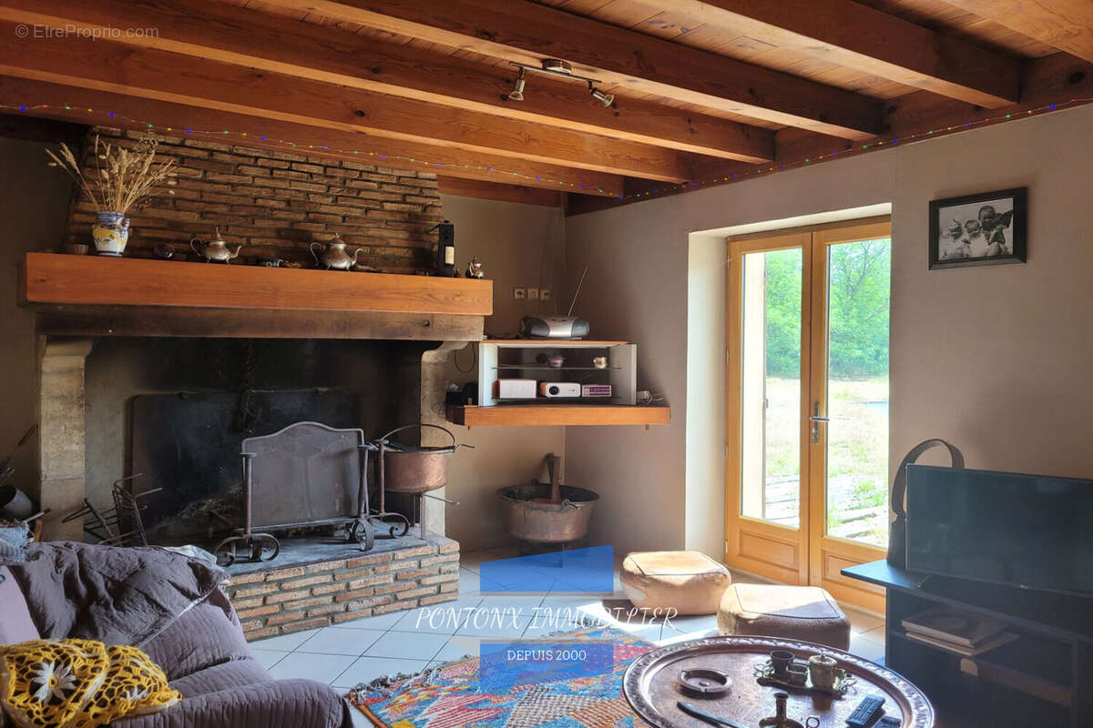 Maison à LALUQUE
