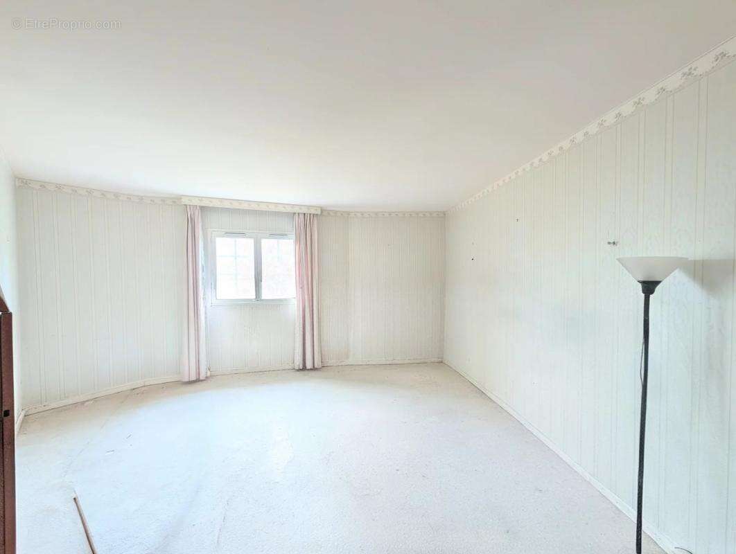 Maison à LES CLAYES-SOUS-BOIS