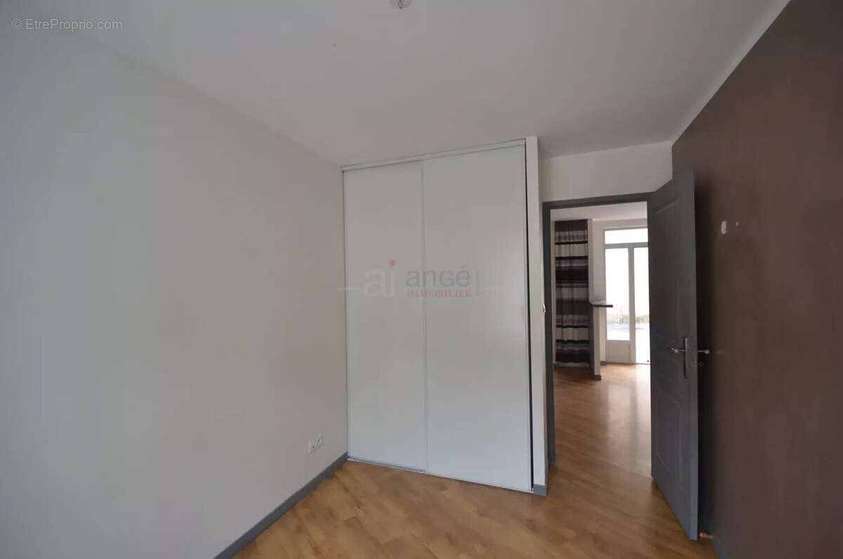 Appartement à NEUVILLE-SUR-AIN