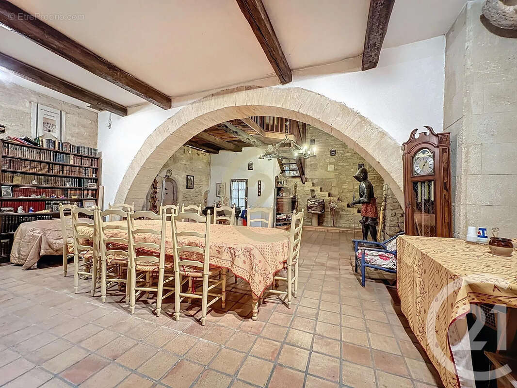 Maison 281 m² à Uzes  - photo 4