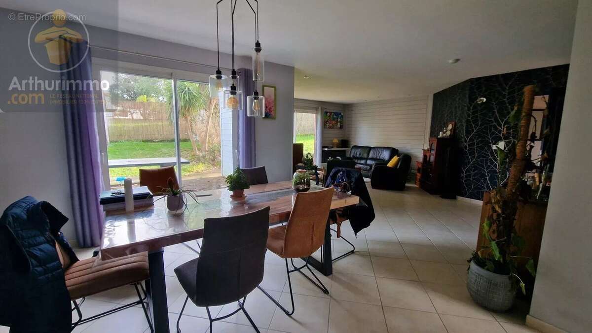 Maison à SAINT-ETIENNE-DE-MER-MORTE