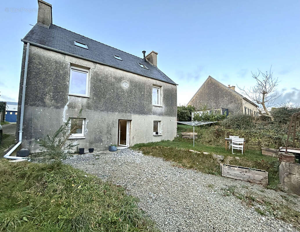 Maison à PLOUNEOUR-MENEZ