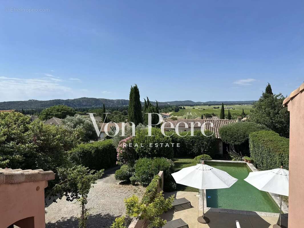 Maison avec jardin, piscine et dépendance, proche Avignon. - photo 2