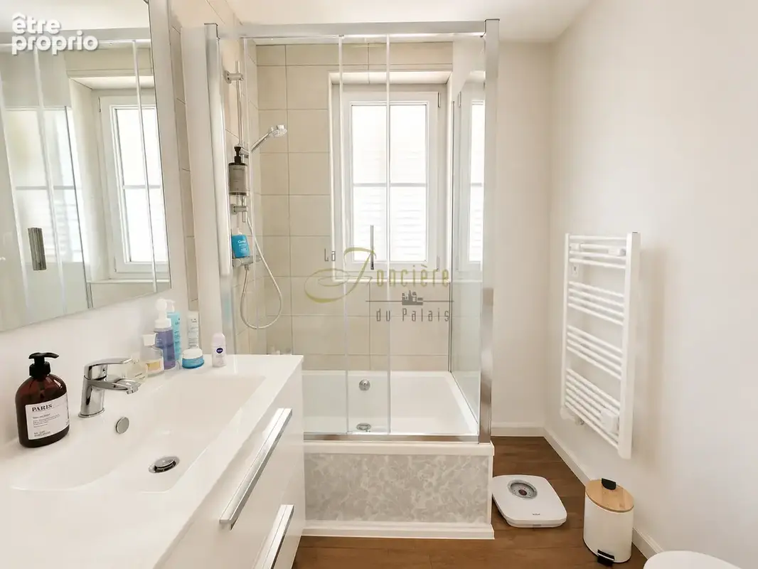 Exclusivité maison de ville rénovée avec cour privative et cave - photo 5