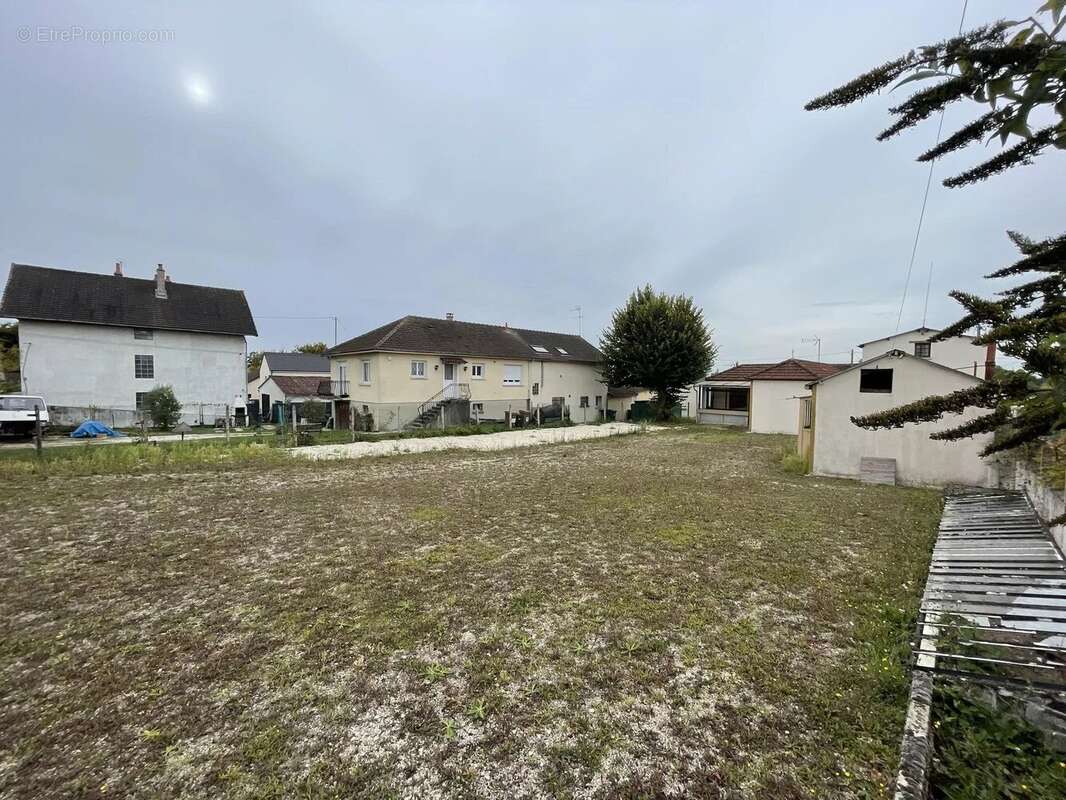 Terrain 1150 m² à Saint-Parres-Aux-Tertres  - photo 2
