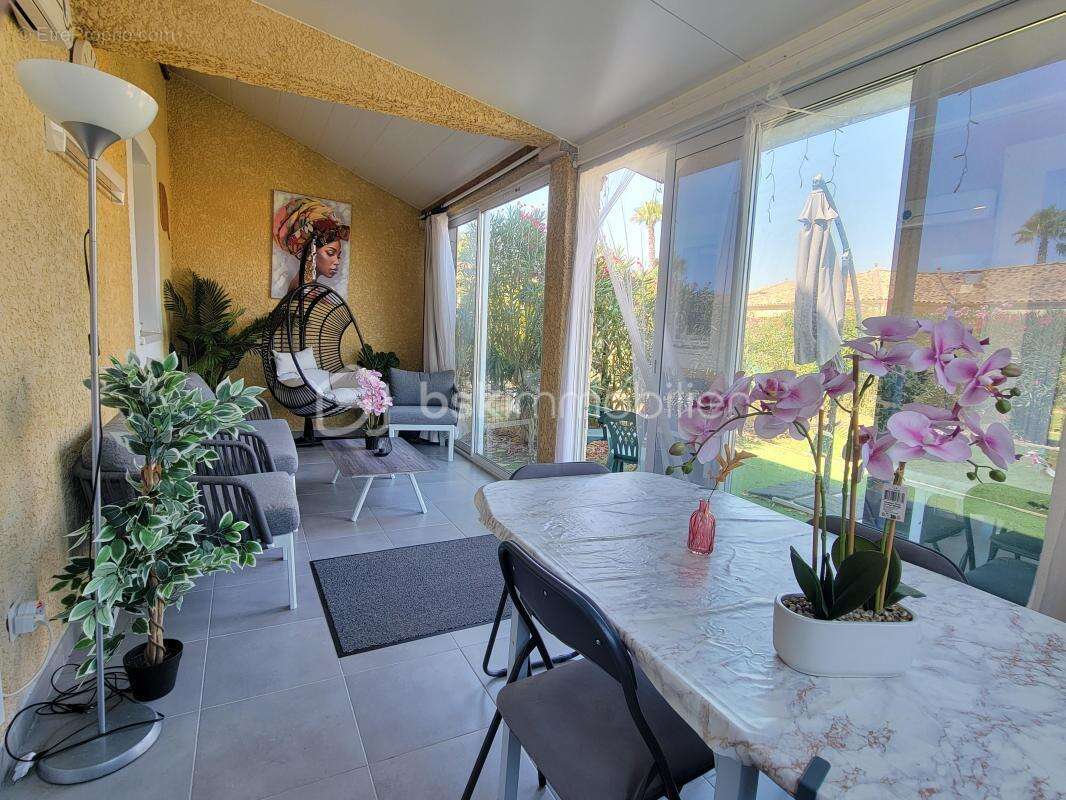 Pavillon T3 de 54 M² + 15 m² de vérenda + grand jardin dans une résidence sécurisée avec pisicine, entre Colombiers et Béziers - photo 2