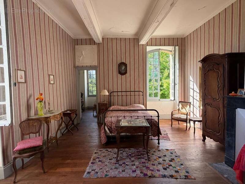Gers(32), TRES BEAU CHATEAU DE FAMILLE 45HA avec dependances, un peu caché, en position dominante, une belle histoire - photo 19