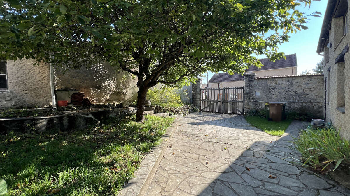 Maison à NEAUPHLE-LE-VIEUX