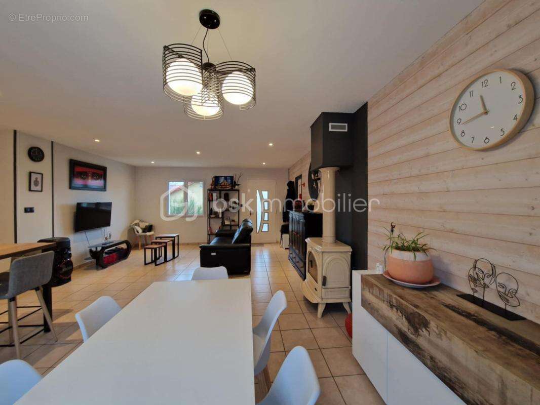 Maison à LA TOUR-DU-PIN