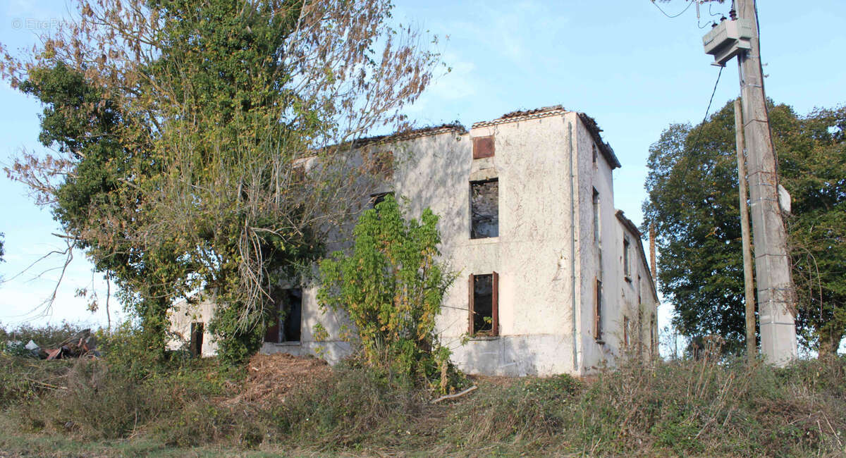 Maison à COUTHURES-SUR-GARONNE