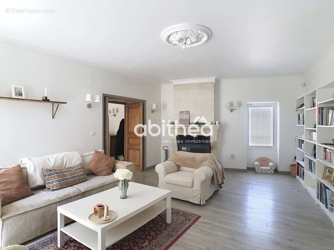 Maison à ROULLET-SAINT-ESTEPHE