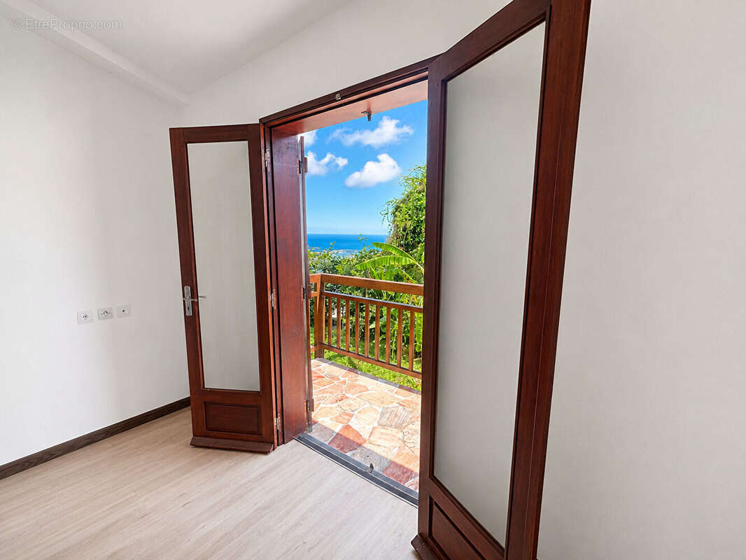 À vendre sur la POSSESSION - Maison avec annexe indépendante sur terrain de 555 m² - photo 3