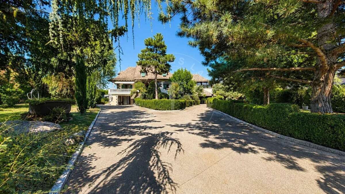 Propriété d’exception de 469 m² avec piscine intérieure - photo 4