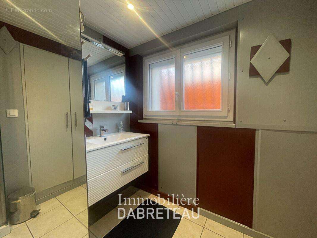 Riorges Maison de 154 m2 en parfait état - photo 10