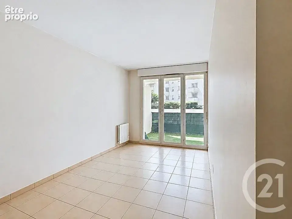 Appartement 65 m² à Combs-La-Ville  - photo 7