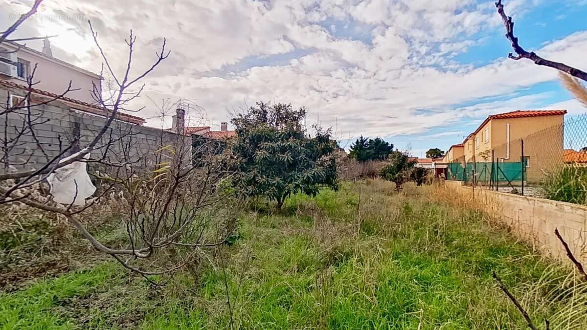 Maison à SAINT-LAURENT-DE-LA-SALANQUE