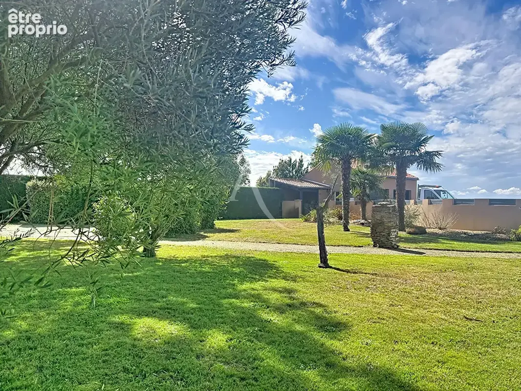Maison de plain-pied avec dépendances et appartement locatif  Le Loroux-Bottereau - photo 10