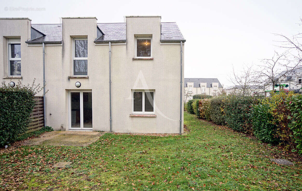 Maison à FLEURY-LES-AUBRAIS