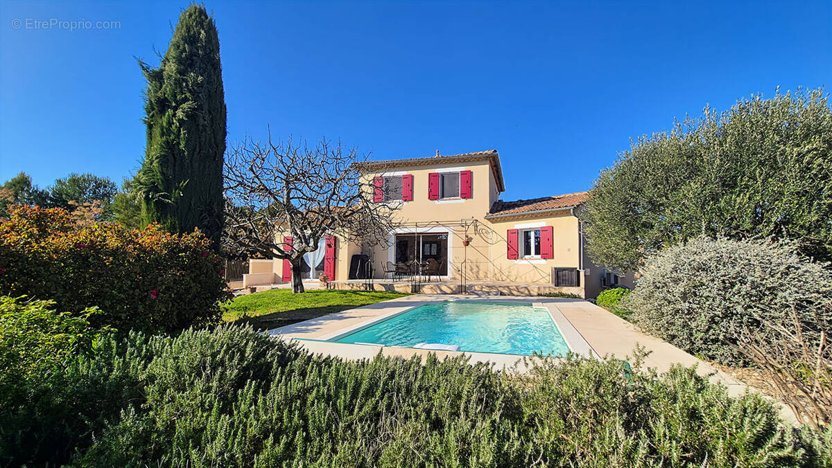 Maison à MORIERES-LES-AVIGNON