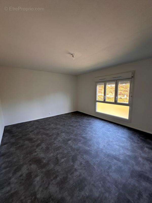 Appartement à LE PUY-SAINTE-REPARADE