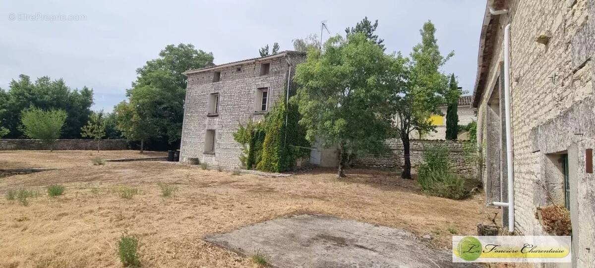 Maison à ANAIS