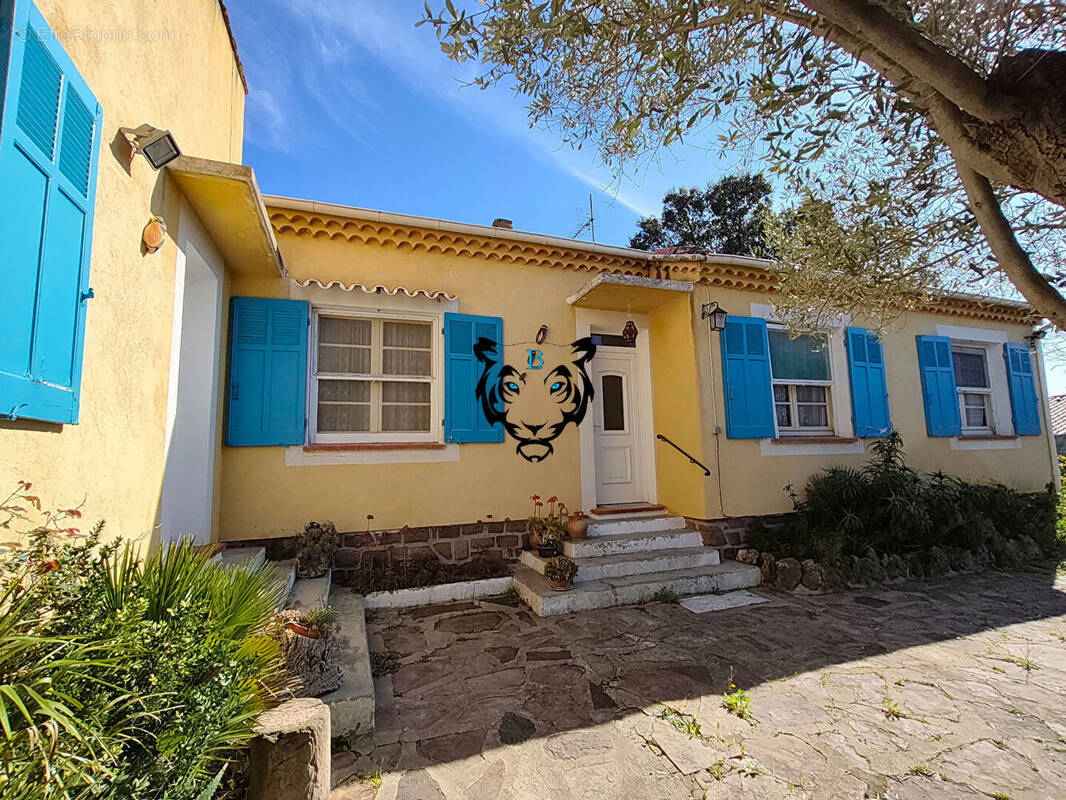 Maison à ROQUEBRUNE-SUR-ARGENS