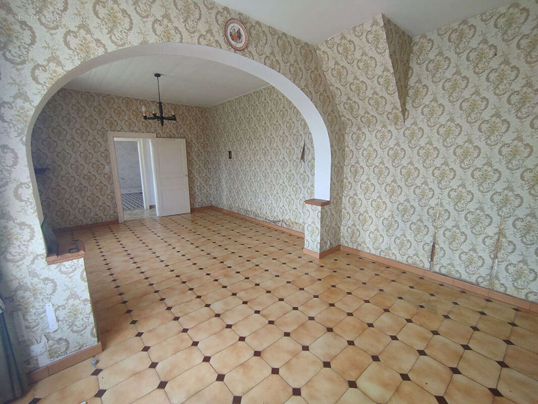 Maison à SAINT-AGIL