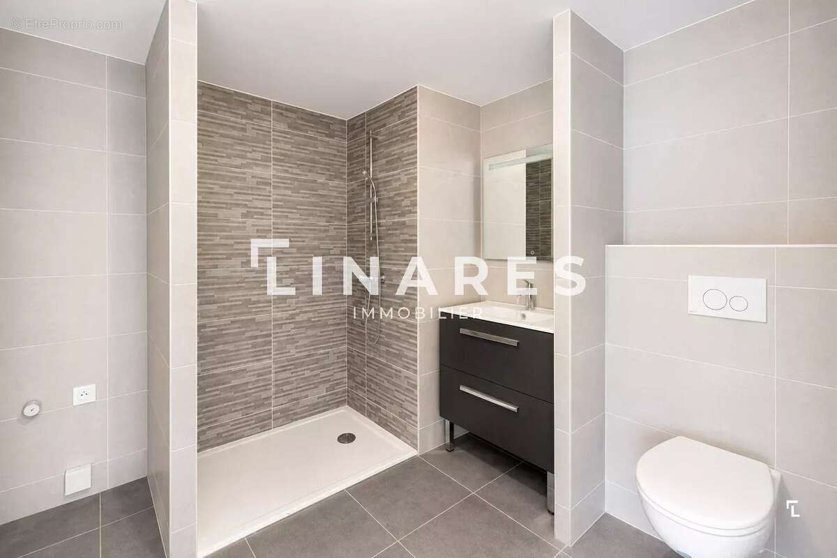 LE DOMAINE DE BELLEPEIRE - Appartement T2 de 43m² - Terrasse - Jardin de 30m2- Box (sus) - 13170 LESPENNES MIRABEAU - photo 9