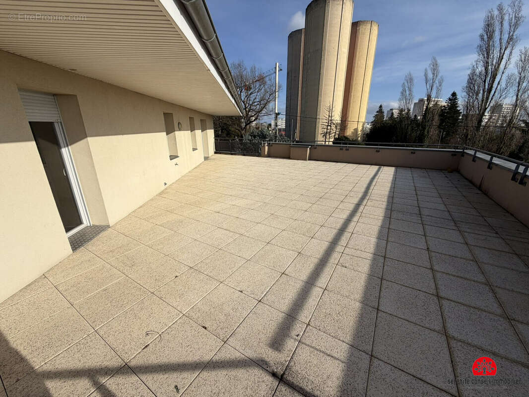 Appartement à RILLIEUX-LA-PAPE
