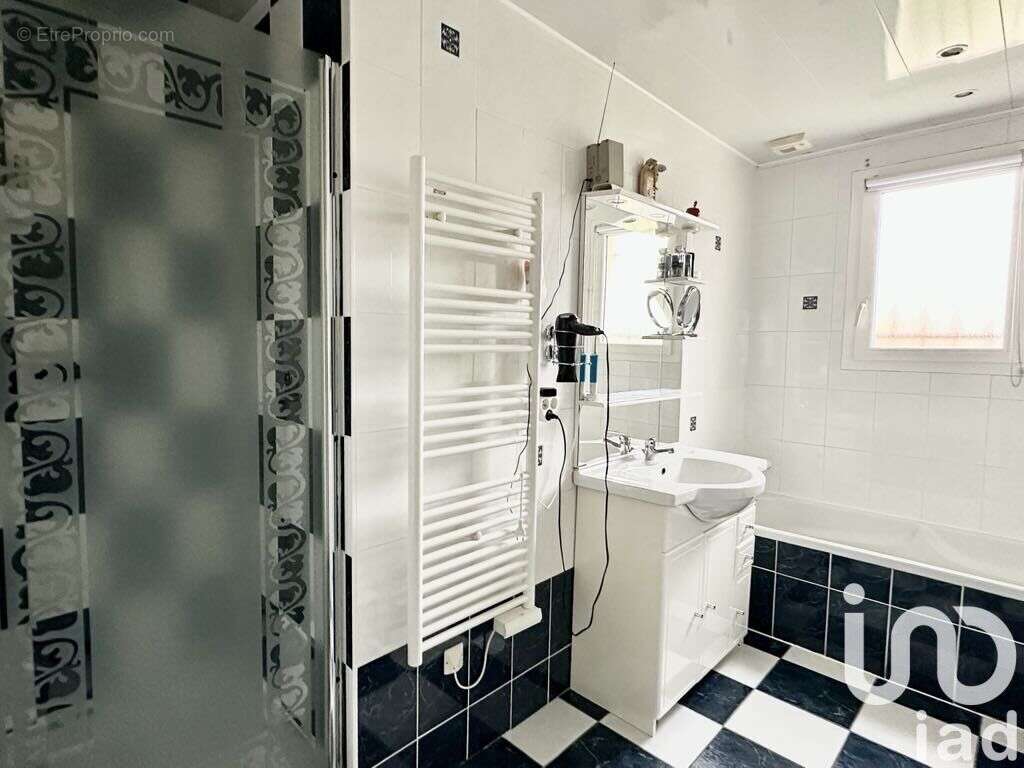 Photo 9 - Maison à SAINT-ETIENNE-DU-BOIS