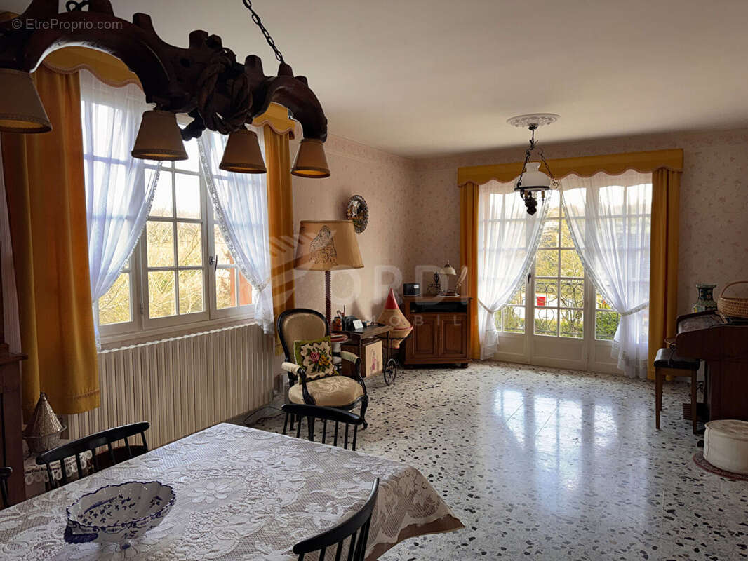 Maison à COSNE-COURS-SUR-LOIRE