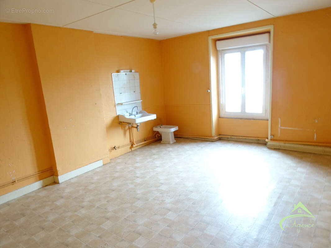 Appartement à SAILLAT-SUR-VIENNE