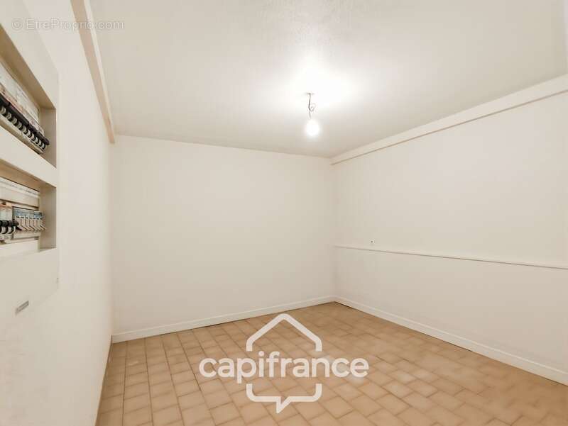 Commerce à BESSE-SUR-BRAYE