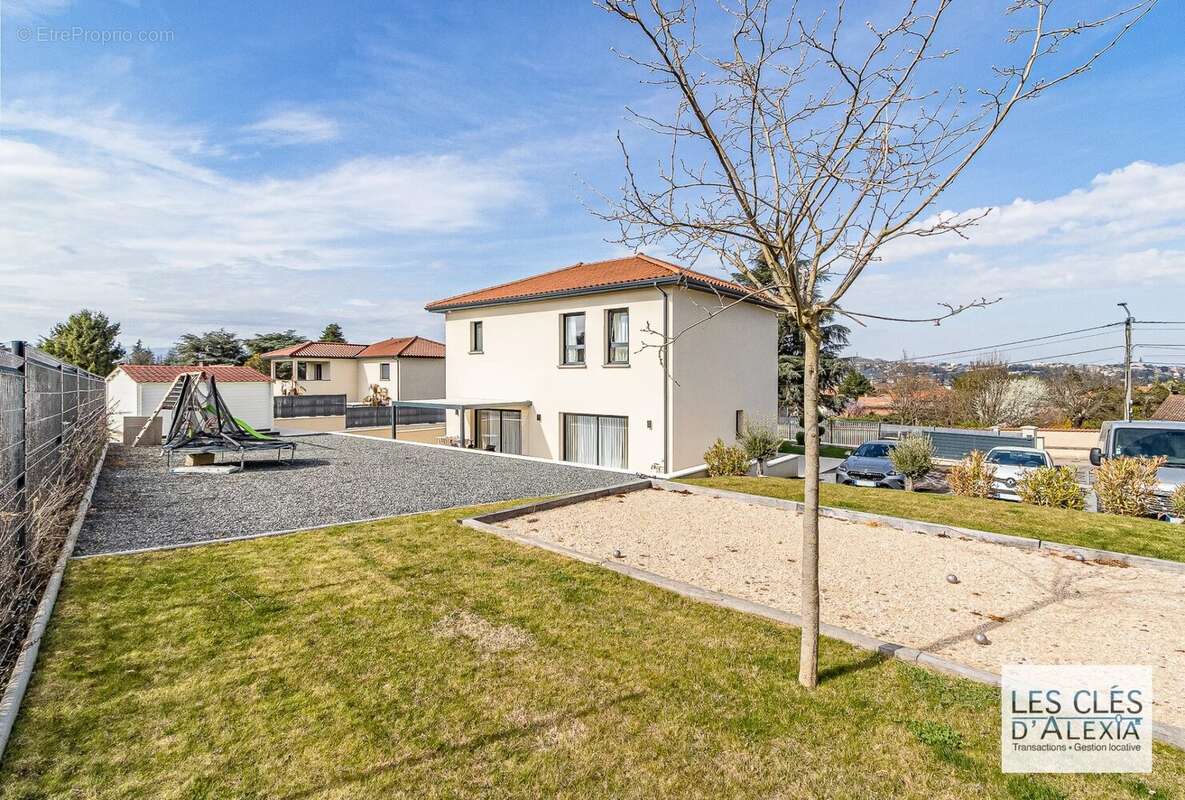 Maison à SAINT-GENIS-LAVAL