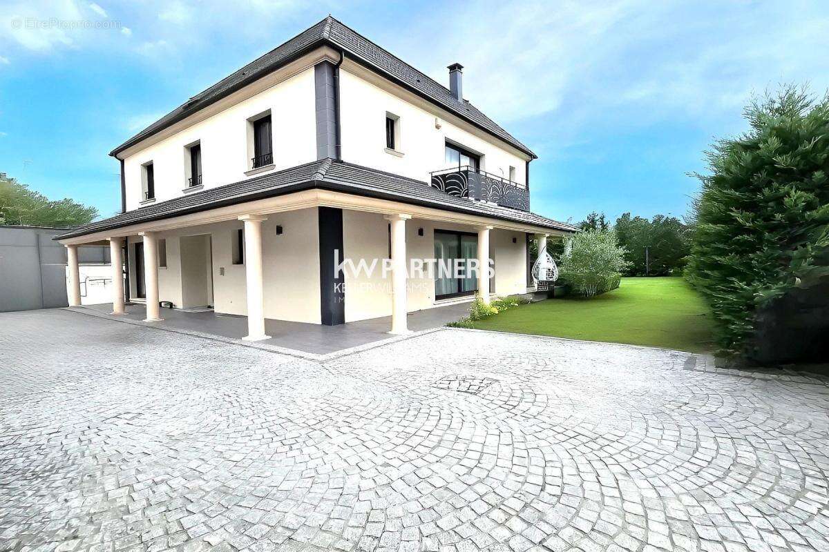 Maison à ELANCOURT