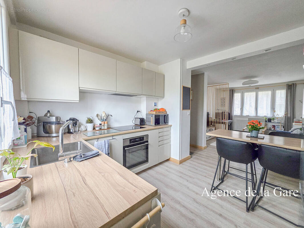 Appartement à LE MESNIL-LE-ROI