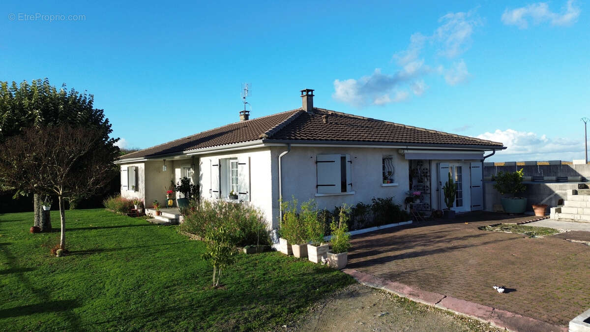 Maison à BARBEZIEUX-SAINT-HILAIRE