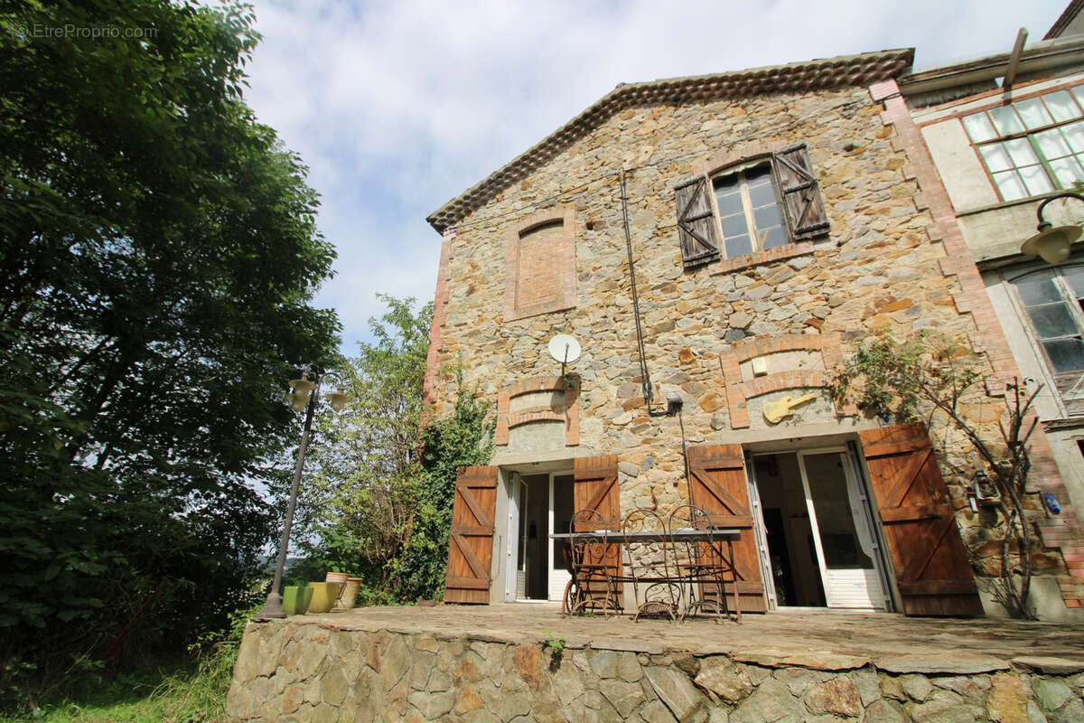 Maison de caractere d'un volume 333 m2  + dependance 86 m2. - photo 15