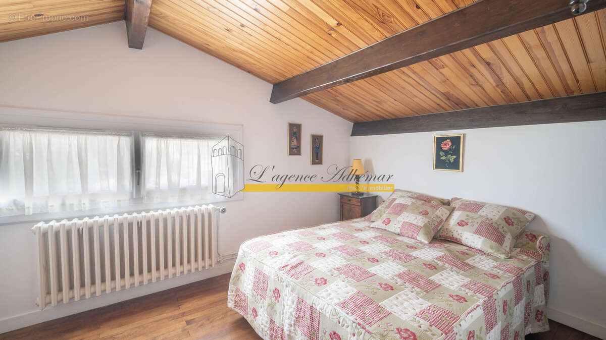 Villa familiale de 164 m2 avec piscine, pool-house et double garage sur 1 014 m2 de terrain - photo 10