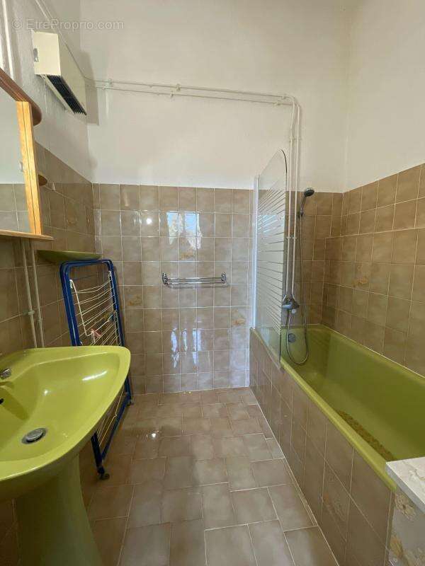 Appartement à GREOUX-LES-BAINS