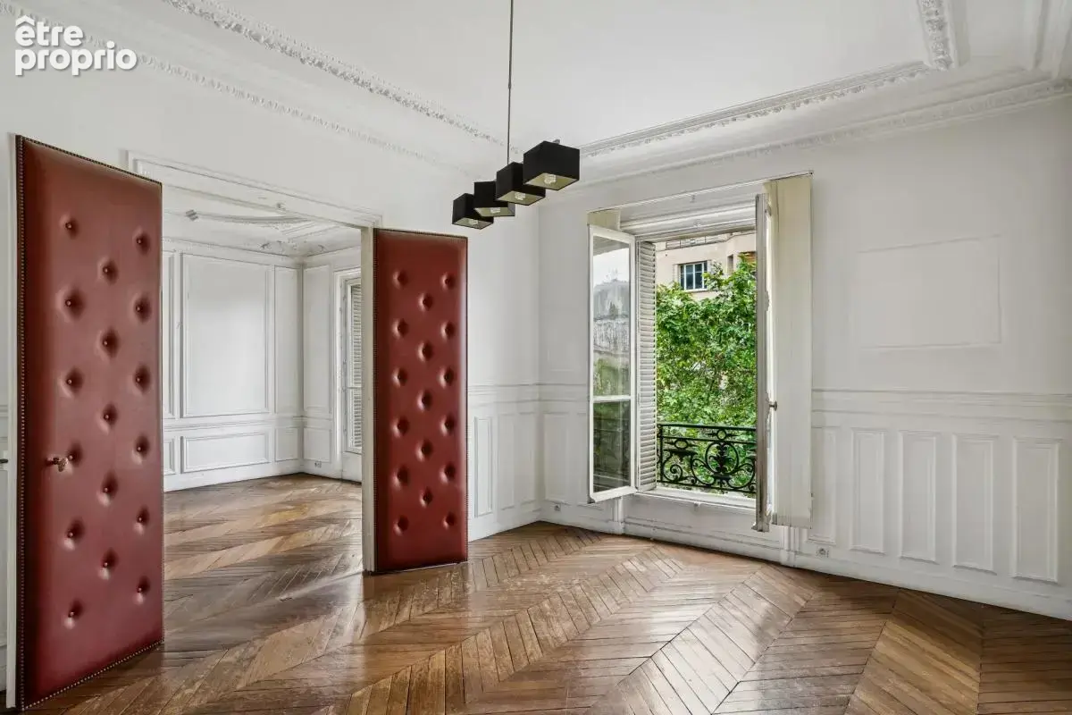 Appartement à rénover au cœur de la très prisée place du Maréchal Juin - photo 3